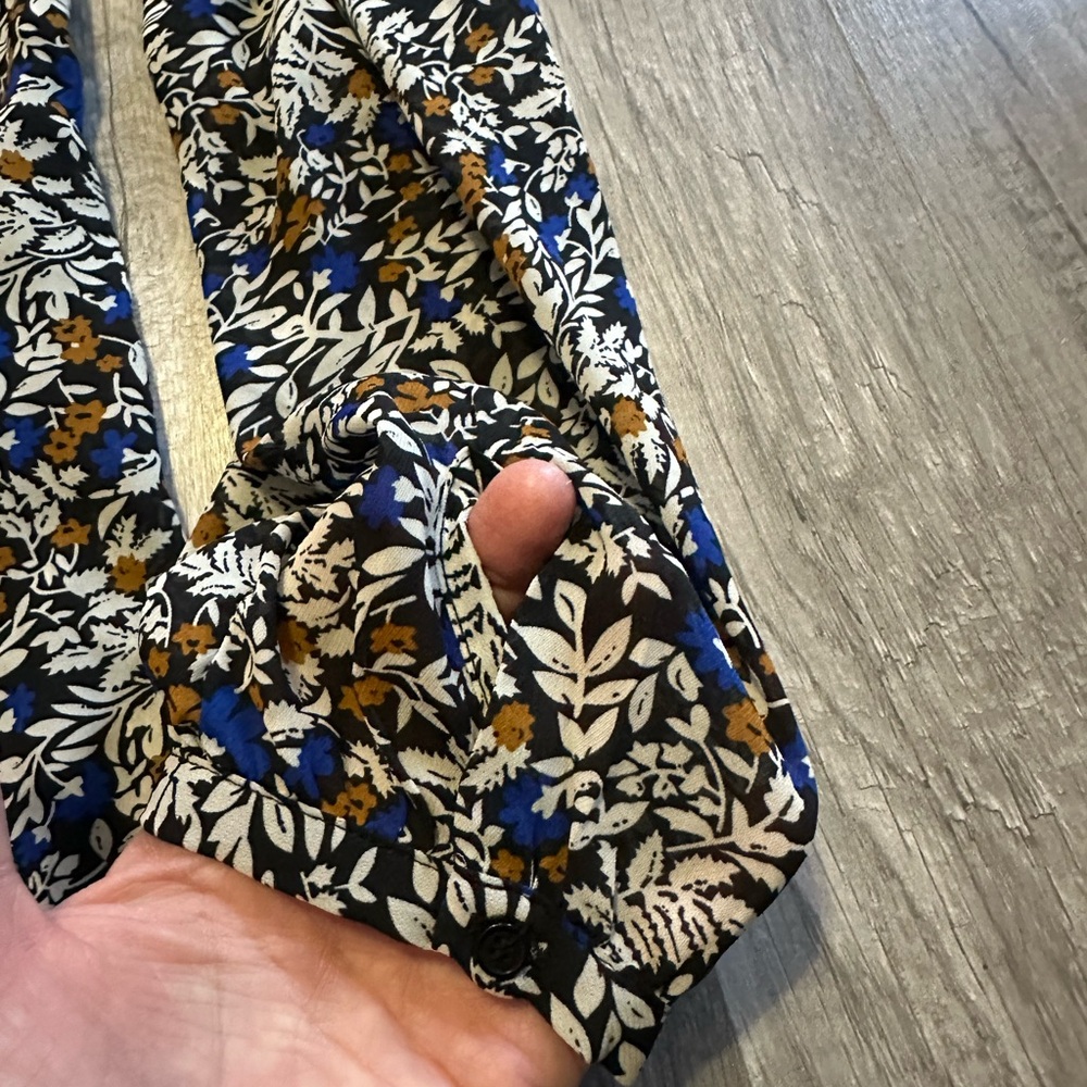 Skies Are Blue BOHO Long Sleeve Floral Bubble Sleeve V‎ Neck Blouse Size Medium - Picture 12 of 16